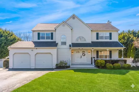 21 Tollgate Dr, East Northport, NY 11731