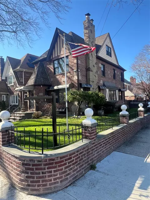 19519 45th Ave, Flushing, NY 11358