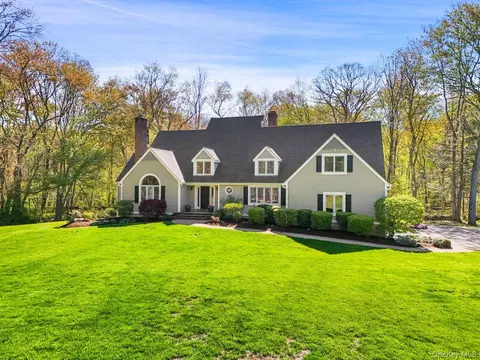 17 Pine Hill Dr, Lewisboro, NY 10590