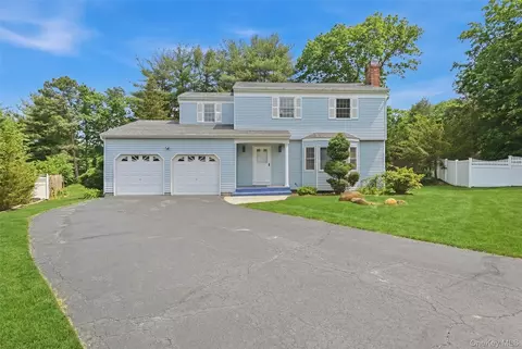 19 Sherwood Ct, Lake Ronkonkoma, NY 11779