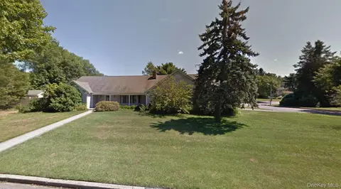 2 Harmon Ct, Stony Brook, NY 11790