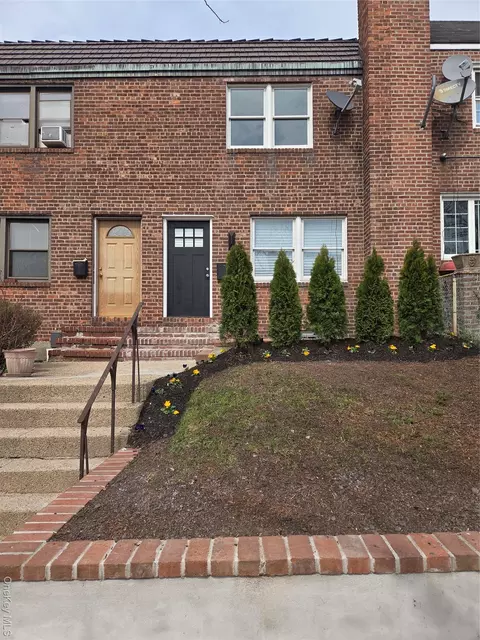 216-07 115th Ter, New York, NY 11411