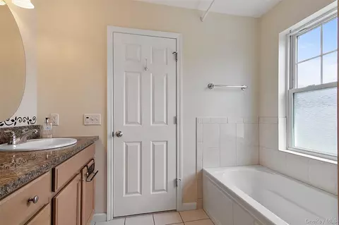 Bath - 19 Revolution Rd, Philipstown, NY 10516 photo 3 of 4