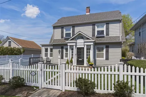 11 Oakland St, Huntington, NY 11743