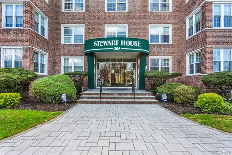 366 Stewart Ave #C4, Garden City, NY 11530