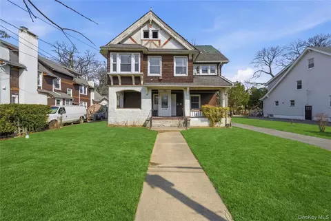1046 Dickens St, Far Rockaway, NY 11691
