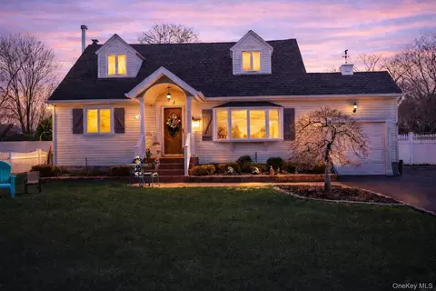 59 Center St, Lake Ronkonkoma, NY 11779