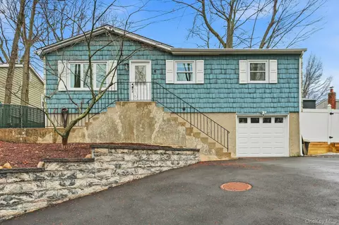 5 Orient Rd, Sound Beach, NY 11789