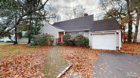 11 Rockhill Rd, North Hempstead, NY 11577