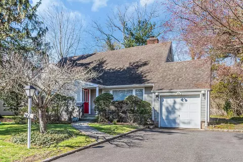 11 Rockhill Rd, North Hempstead, NY 11577