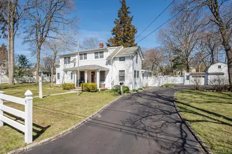 119 7th St, Saint James, NY 11780