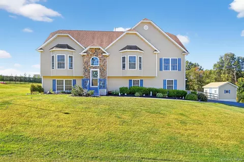 47 Finley Dr, Salisbury Mills, NY 12577