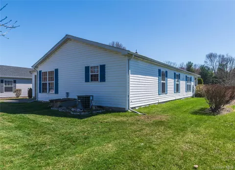 19 Biscayne Blvd, Poughkeepsie, NY 12603 photo 7
