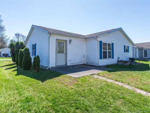 19 Biscayne Blvd, Poughkeepsie, NY 12603 photo 4