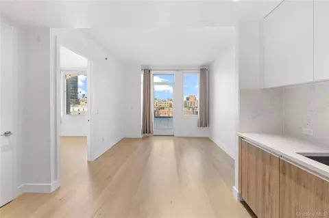 136-18 Maple Ave #5G, New York, NY 11355