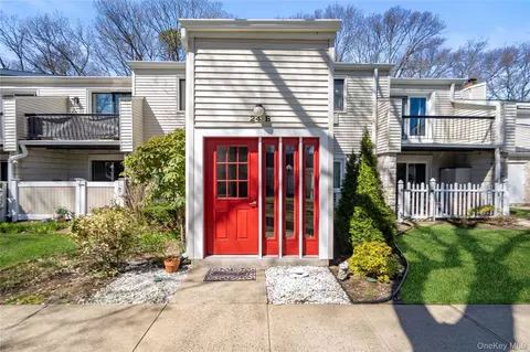 24 Richmond Blvd #4B, Ronkonkoma, NY 11779