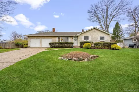 22 Forest Ave, Port Jefferson Station, NY 11776