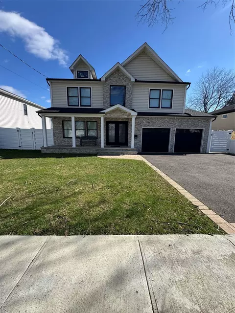 1903 Bergen St, Bellmore, NY 11710