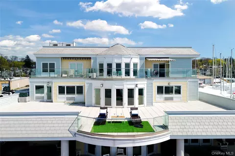 433 Main St #212, North Hempstead, NY 11050