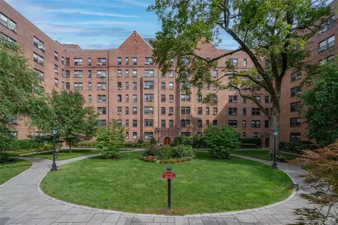198 Garth Rd #2B, Scarsdale, NY 10583