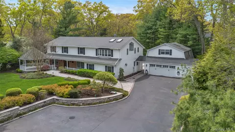 9 Concord Dr, Northport, NY 11768