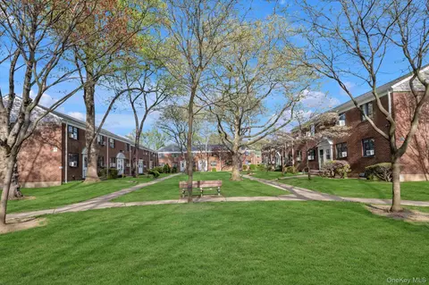 69-27 218 St #UPPER, Oakland Gardens, NY 11364