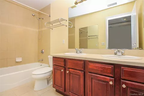 Bath - 200 School House Rd #1A, Peekskill, NY 10566 photo 1 of 2