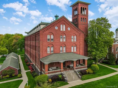 200 School House Rd #1A, Peekskill, NY 10566