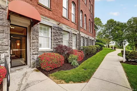 Exterior - 200 School House Rd #1A, Peekskill, NY 10566 photo 1 of 6