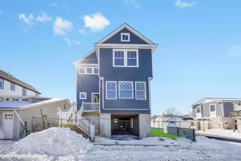 10 8th Ave, East Rockaway, NY 11518