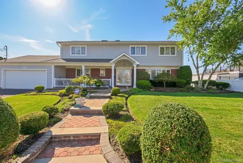 133 Thornwood Rd, Massapequa Park, NY 11762