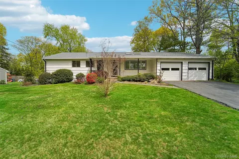 16 Jill Dr, Clarkstown, NY 10994