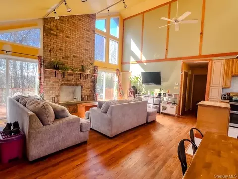19 Morris Dr, Hurleyville, NY 12747