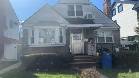 14412 68th Rd, Flushing, NY 11367