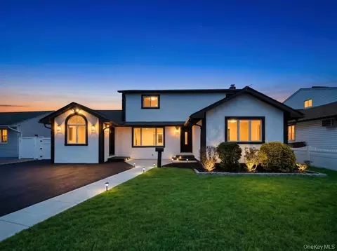 61 Cheshire Rd, Bethpage, NY 11714