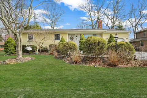 85 Mitchell Dr, Sound Beach, NY 11789