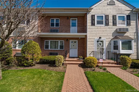 195 N Centre Ave #25, Rockville Centre, NY 11570