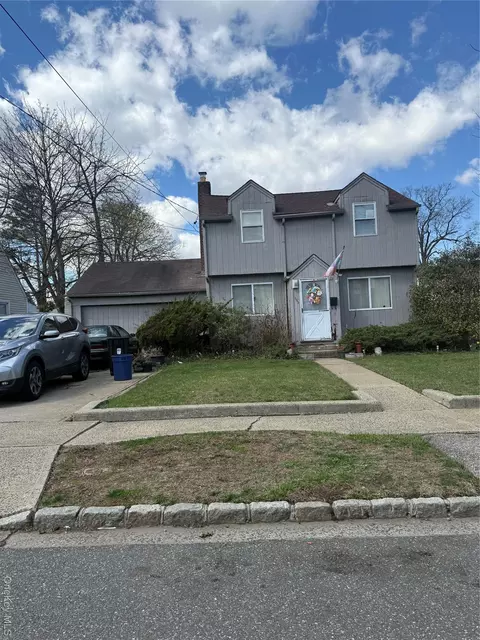 355 Siegel St, North Hempstead, NY 11590