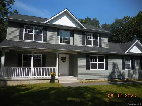 230 Expressway Dr N, Brookhaven, NY 11763