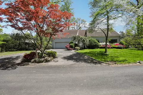 20 High Point Ln, Greenburgh, NY 10583