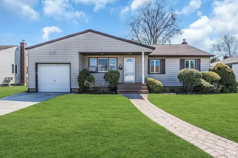 59 Jamaica Ave, Plainview, NY 11803