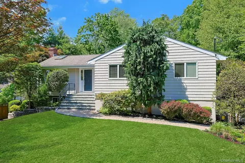 20 Robbins Rd, Mount Pleasant, NY 10570