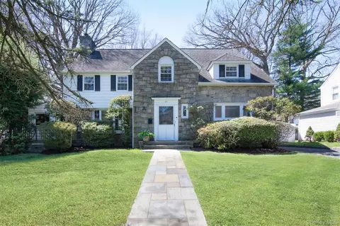 22 Burkewood Rd, Mount Vernon, NY 10552