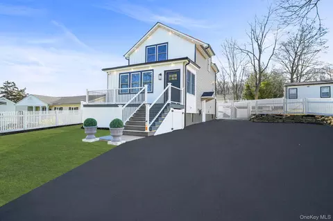 159 Rosewood Rd, Kings Park, NY 11754