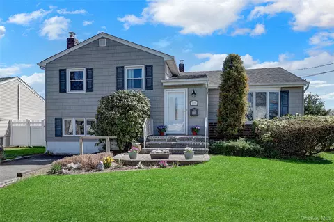 421 Grand Blvd, Massapequa Park, NY 11762