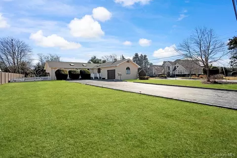 209 S Ocean Ave, Bayport, NY 11705