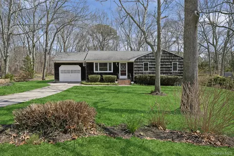 4 Columbine Ave S, Hampton Bays, NY 11946