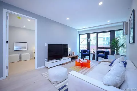 40-22 61st St #2M, New York, NY 11377