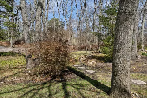 6 Columbine Ave S, Southampton, NY 11946