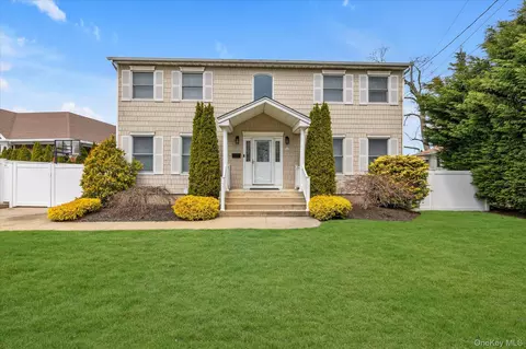 3249 Woodward Ave, Wantagh, NY 11793